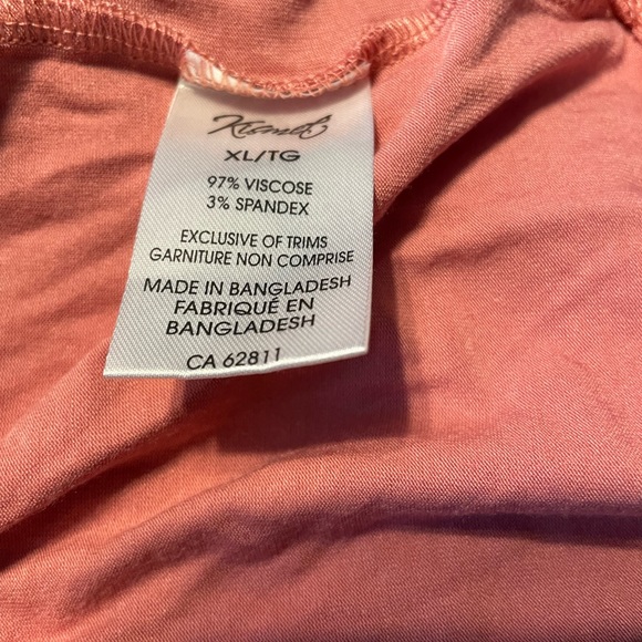 Womens Kismet Size XL scoop neck tee in pink. - Picture 4 of 4